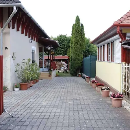 Hocza Apartment *